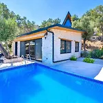 Villa Firnaz 1 Bedroom Seaview With Private Pool *
