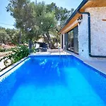 Firnaz 1 Bedroom Seaview With Private Pool Vila